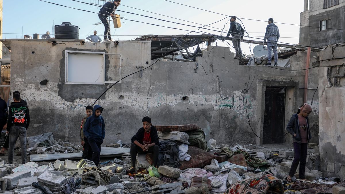 Izrael vyzval k dalším evakuacím v Rafahu, ale i na severu Gazy