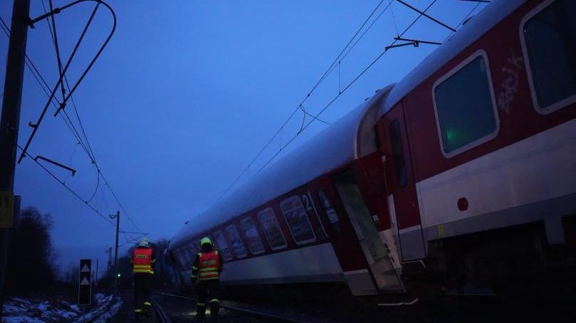 Obrazem: Tragická nehoda vlaku u Karviné. Strojvůdce zemřel