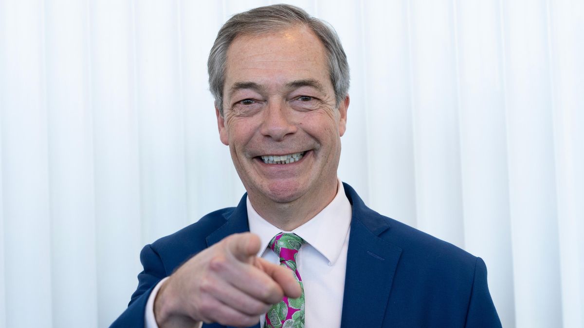 Farage změnil názor a ohlásil kandidaturu do britského parlamentu