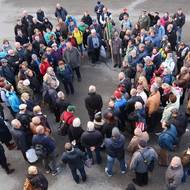 Každoroční pietní setkání v bývalém koncentračním táboře Mauthausen. Zúčastňují se ho příbuzní zavražděných pomocníků parašutistů spolu s historiky a badateli. 