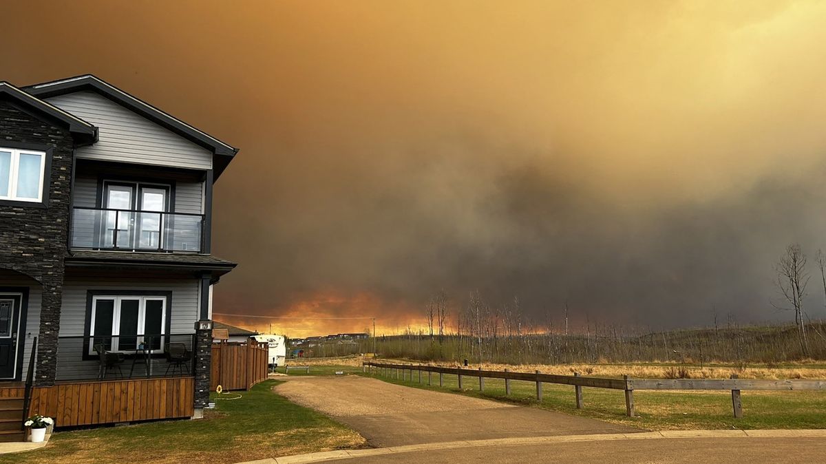 Fotky: Kanadu po nejhorší sezoně zase trápí rozsáhlé požáry
