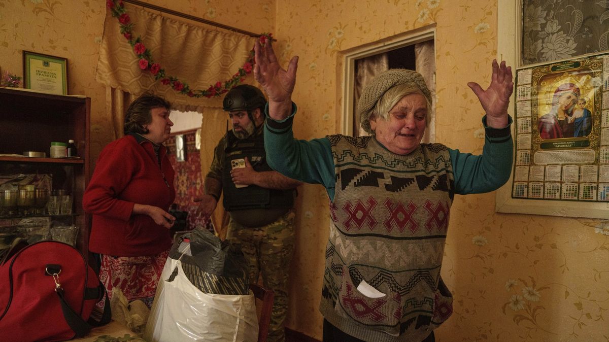 Fotky: Ukrajinci utíkají před novou ruskou ofenzivou u Charkova