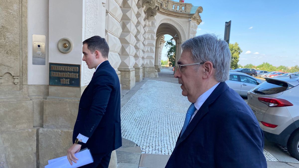 Putin odvolal ruského velvyslance v Česku Zmejevského