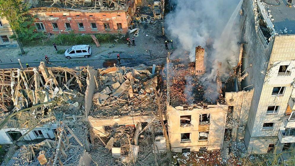 Fotky: Ruské rakety zabíjely ve Lvově. Zničené jsou domy i školy