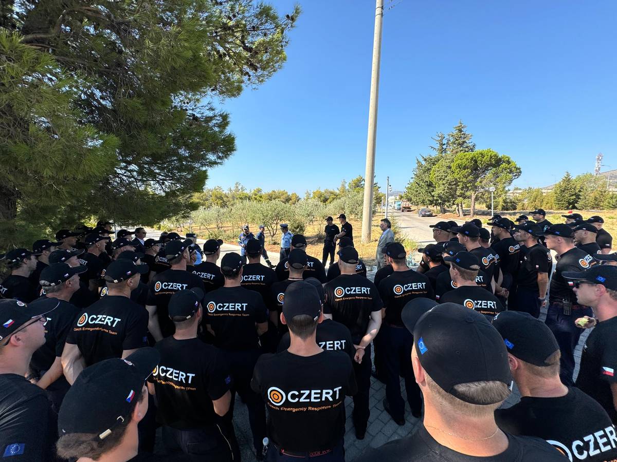 Do Athén dnes v noci dorazil konvoj českých hasičů a záchranářů. Oznámil to mluvčí českých hasičů Martin Kavka.