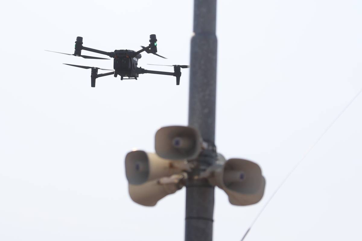 Drony využili i pro zkontrolování místa po výbuchu.