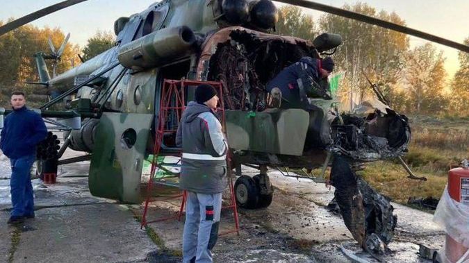 Mladí Rusové zapálili na základně v Omsku vojenskou helikoptéru
