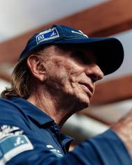 Brazilský závodník, dvojnásobný mistr světa formule 1, který mimo jiné dokázal dvakrát získat také titul v sérii CART, včetně dvou závodů Indianapolis 500 či 14 Velkých cen, je v Praze už po několikáté.