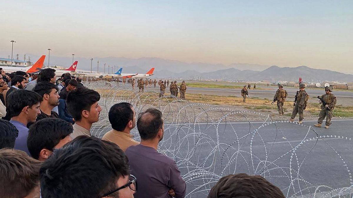 Pryč ze země! Cizinci prchají z Kábulu, Kyjev nabídl pomoc
