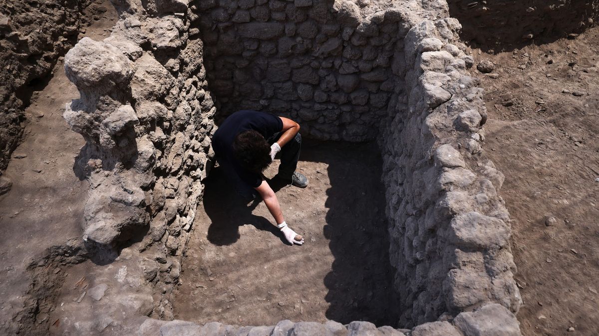Archeologové našli prastarý luxusní záchod. Před třemi tisíciletími měli i osvěžovač
