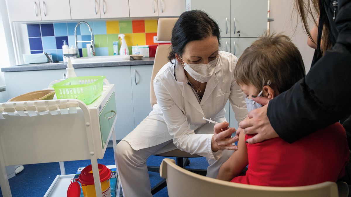 Vzácná, ale smrtící. Proti nákaze meningokokem nejlépe ochrání očkování