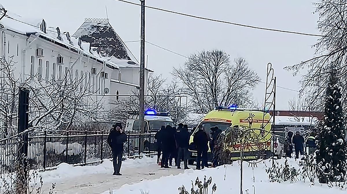 V ruské škole se odpálil bývalý student, několik lidí je zraněno