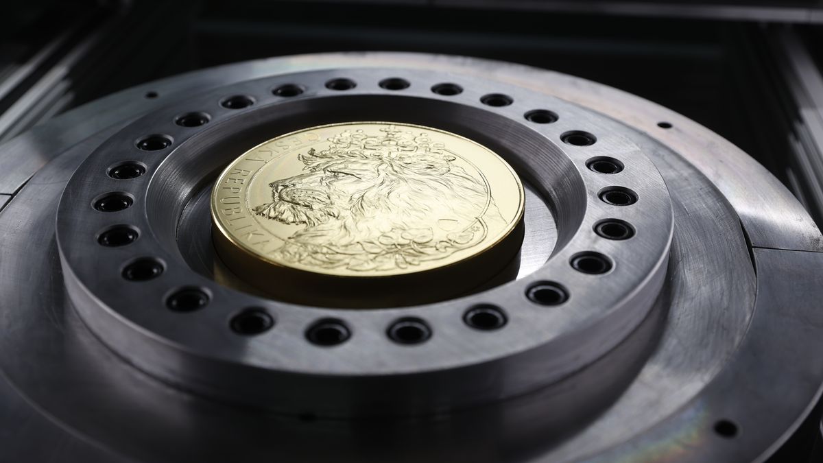 Obrazem: Česká mincovna vyrazila rekordní zlatou minci za 14 milionů