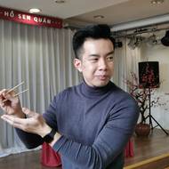 Rodiče velmi dbají na vzdělání svých potomků, obecná poučka pro výběr profese zní – právník, doktor, architekt, podnikatel nebo ostuda.