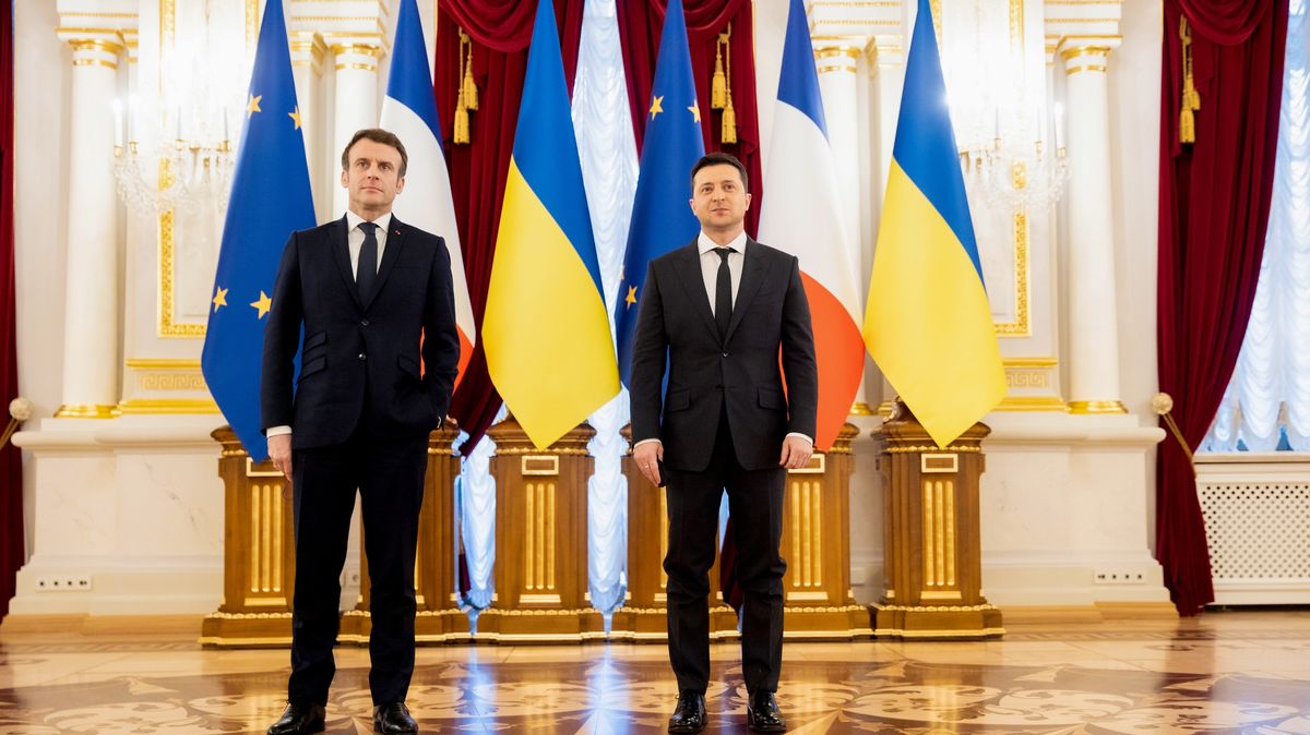 Macron slíbil miliardy na obnovu ukrajinské energetiky i vojenskou pomoc