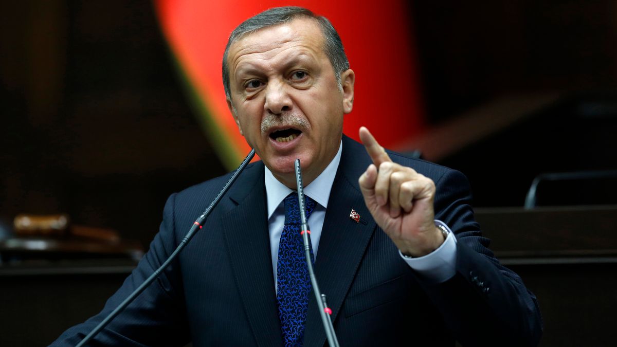 Komentář: Vydělá sultán na válce? Erdogan se chová jako na tržišti