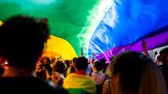 Pochod za práva komunity LGBT+ byl v Berlíně ukončen, několik lidí je zraněno