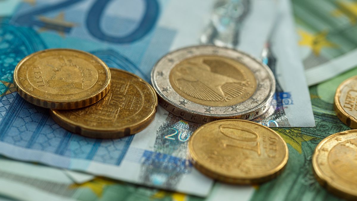 Inflace v eurozóně klesla, ale kvůli drahým potravinám méně, než se čekalo