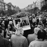 Demonstrace na Václavském náměstí v Praze, 27. října 1993.
