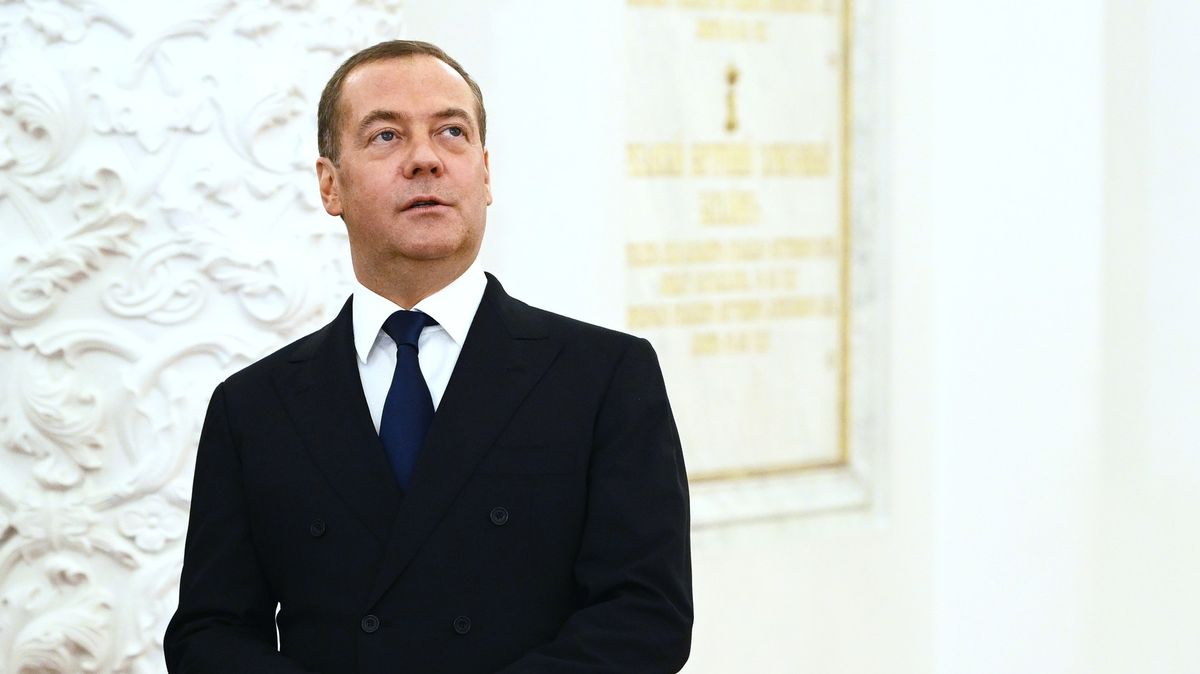 Medveděv vymyslel trest pro Západ: Stáhneme si všechny filmy z Netflixu