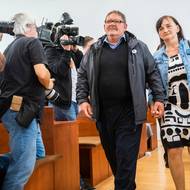 Rodiče Jána Kuciaka Jozef a Mária při příchodu na jednání. 