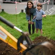 Lidé po celém Spojeném království jsou vyzýváni, aby se zapojili do místních projektů, jako je čištění pláží a výsadba květin. Jde o dílčí akci na podporu návratu k dobrovolnické činnosti po skončení pandemie, popsala stanice BBC.