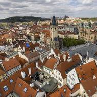 Jeřáb v úplném centru Prahy naskýtá originální výhled na celé Staroměstské náměstí s orlojem, v pozadí Pražský hrad…
