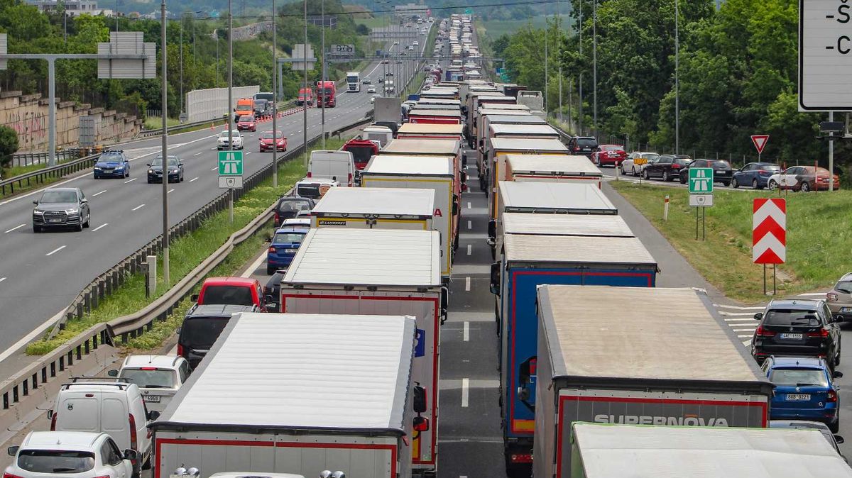 Bankám hrozí miliardová ztráta kvůli krachu speditéra Stebal