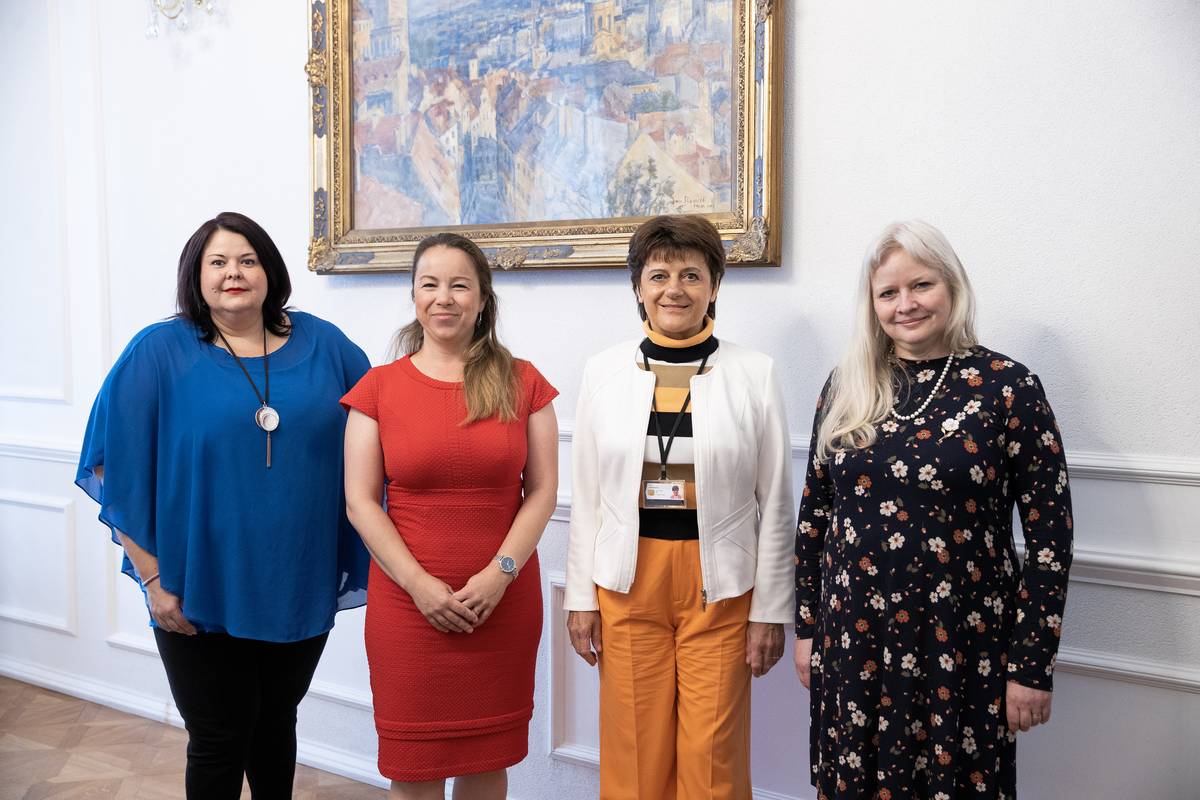 Pozvání Seznam Zpráv ke kulatému stolu přijaly následující poslankyně. Zleva: Eva Fialová (ANO), Michaela Šebelová (STAN), Nina Nová (KDU-ČSL) a Romana Bělohlávková (KDU-ČSL).