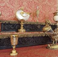 Renesanční a neorenesanční poháry v Zámeckém muzeu.