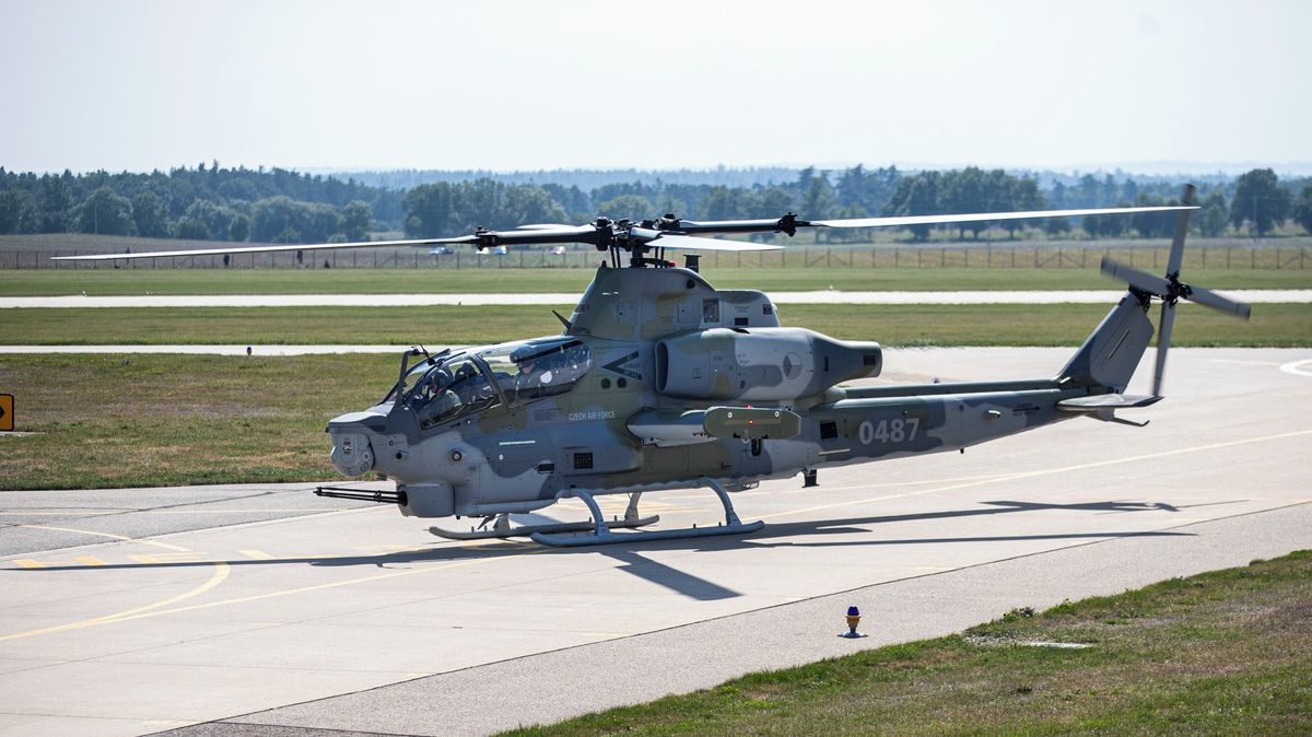 Poprvé v ostré akci. Češi vysílají své americké vrtulníky proti ruským dronům