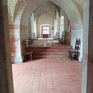 Bývalá zbrojnice v přízemí starého hradu.