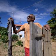 Někteří lidé v regionu s přibližně jedním milionem obyvatel si už teď stěžují na dopady těžby lithia na životní prostředí a také na výbuchy, které těžbu doprovázejí – ve vzduchu je velké množství poletujícího prachu. Dalším vadí, že do těžby nebyly zapojeny místní komunity.