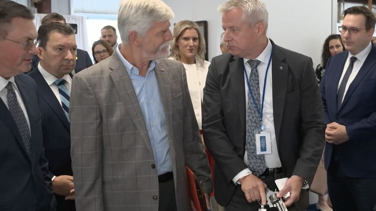 Pavlův „přítel po boku“ požádá o bezpečnostní prověrku. I kvůli zbrojařům