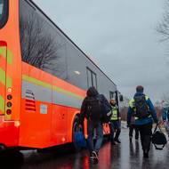 Pro nezraněné cestující přijel autobus.