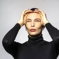 Řízené mhouření očí pomáhá posilovat kruhový oční sval.