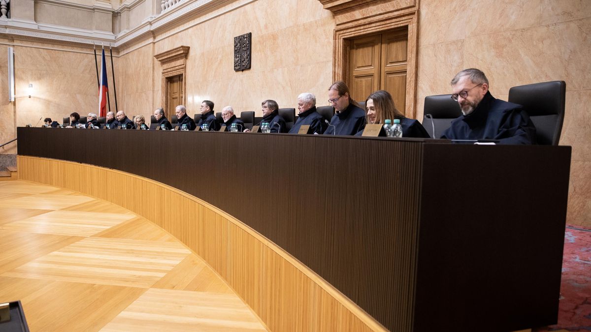 Ústavní soud odmítl stížnost Skály, jenž zpochybnil sovětskou zodpovědnost za Katyň