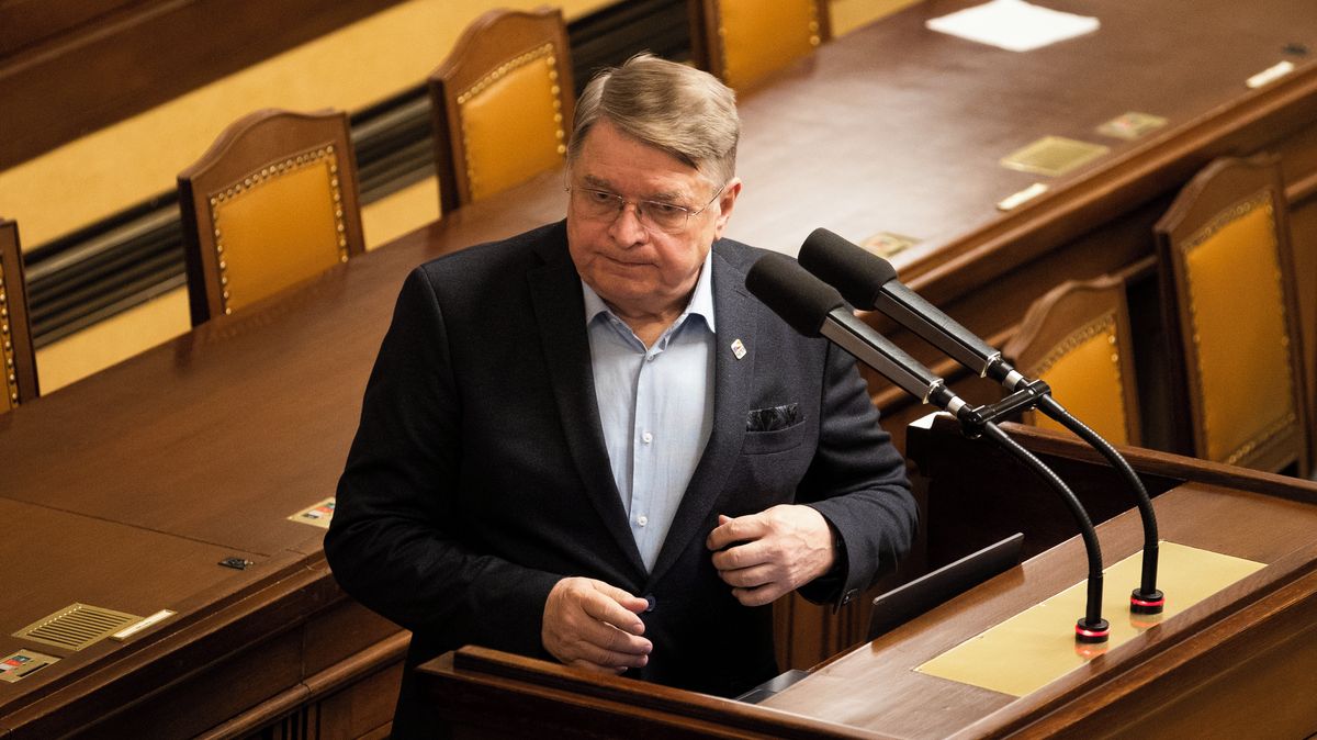 SPD žádá zásadní revizi očkovací strategie, podle ministerstva je cíl správný