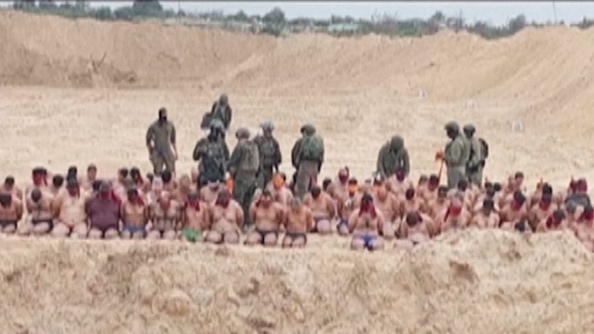 Izraelská média: Snímky svlečených zajatců nikomu neprospívají