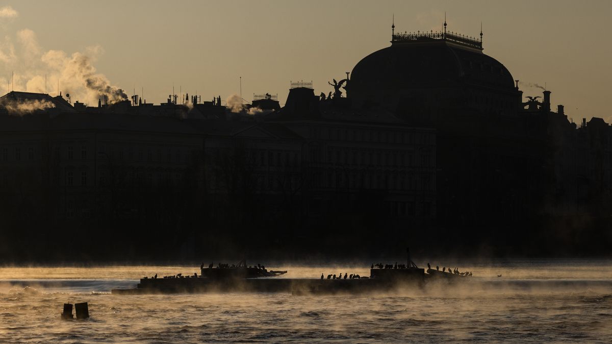 Praha hrozí kolapsem. Podle krajů má peněz dost, jen neumí utrácet