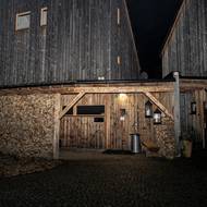 Harrachovský Nature Park a chalet, ve kterém přebývá Jan Rak.