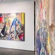 Pohled do výstavy Michaela Rittsteina v pavilonu Expo 58 v pražských Letenských sadech. Na snímku je obraz Tři sestry (2024)