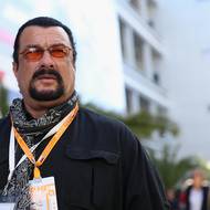 Nařčení ze sexuálního obtěžování si vyslechl i Steven Seagal, hvězda akčních filmů 80. a 90. let. Nevhodně se choval hned podle několika hereček, například Portii de Rossi či Katherine Heigl.