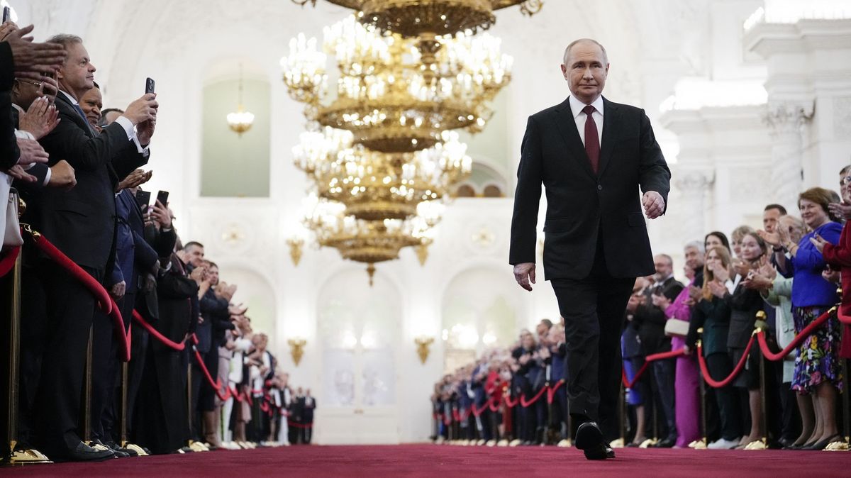 Fotky: S Putinem na věčné časy? Ruský „car“ se nechal popáté uvést do funkce