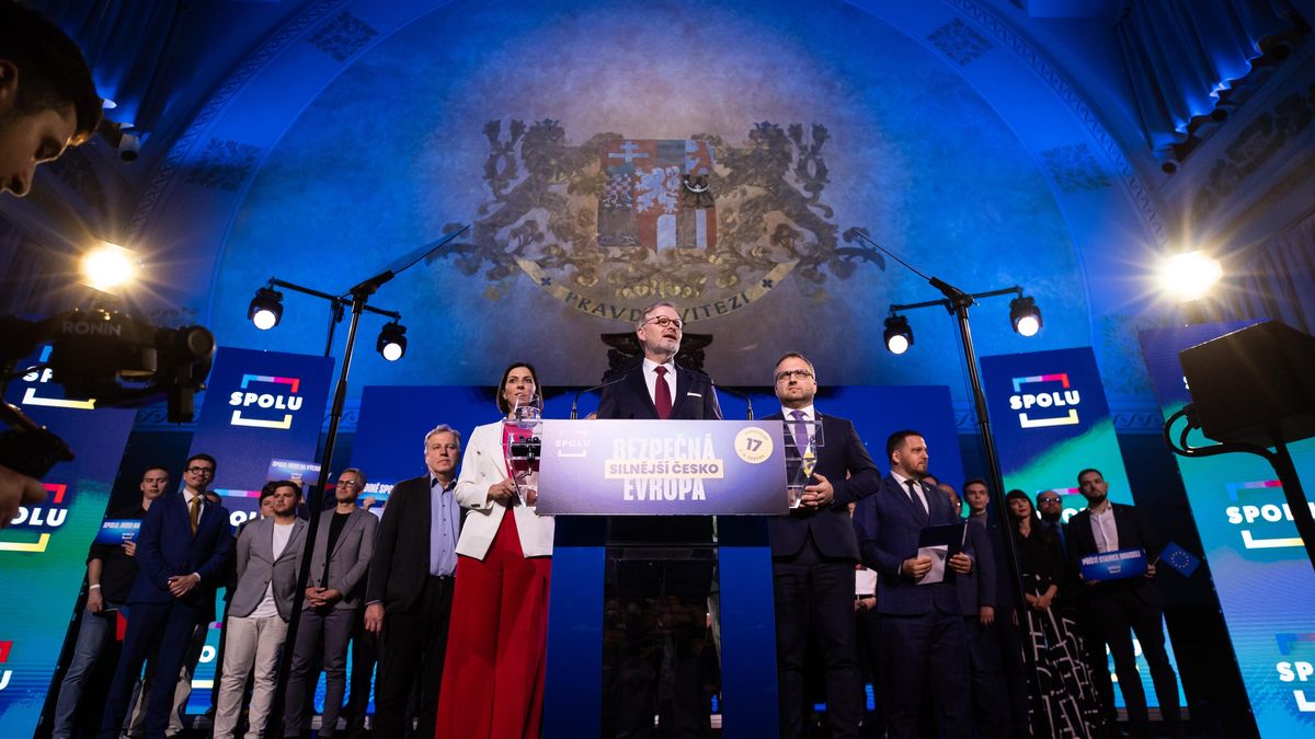 Spolu zase vsadilo na „americkou“ kampaň. Využívá první republiku i hokej
