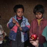 Cenu za asijský kontinent získal Ebrahim Noroozi (Associated Press) za sérii snímků o situaci v Afghánistánu.