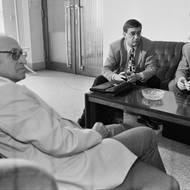 Na snímku z roku 1997 je Miroslav macek spolu se šéfem vlády janem Stráským (vlevo) a ministrem životního prostředí Jiřím Skalickým.