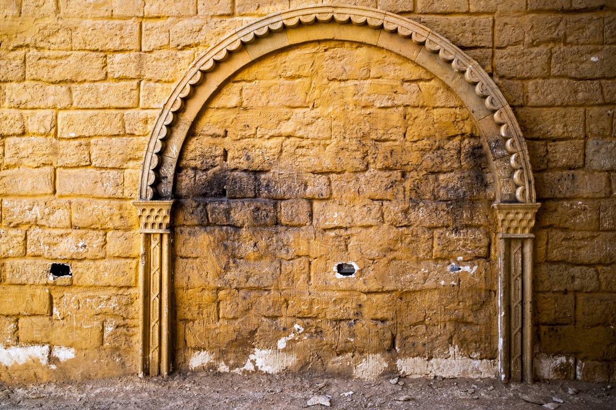 Detaily všech filmových kulis už bere zub času.