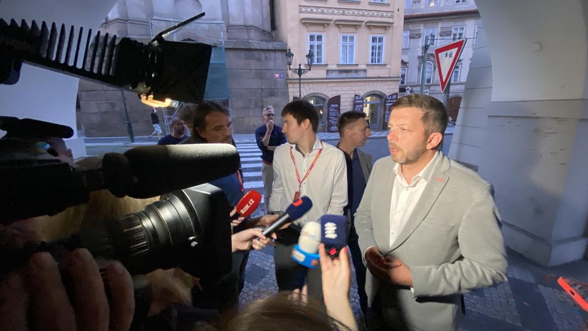 Žhářství během voleb? „Souvislost nevidím,“ reaguje Rakušan