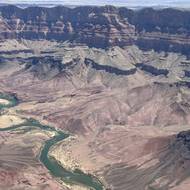 Navštívili jsme i legendární  Grand Canyon a zaplatili si vyhlídkový let nad ním. Ten pro dvě osoby vyšel v přepočtu na zhruba 11 tisíc korun. Za ten zážitek to ale stálo.